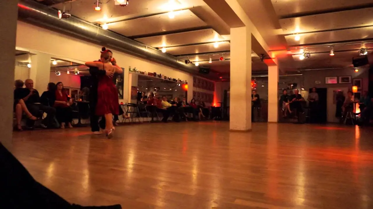 Video thumbnail for Maja Petrovic & Marko Miljevic - "Santa Milonguita" - D´arienzo - 2