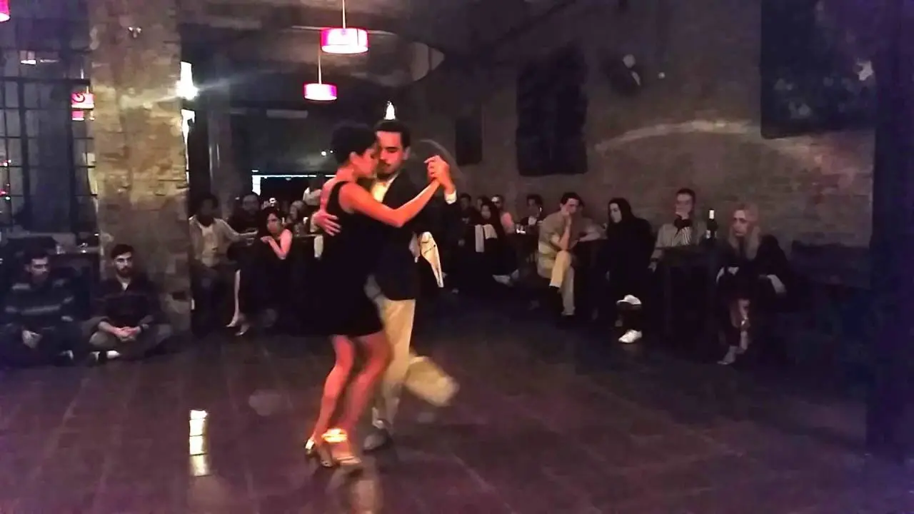 Video thumbnail for Natasha Arapé y Marcos Morinígo en la Cachivacheria Milonga - Tu íntimo secreto