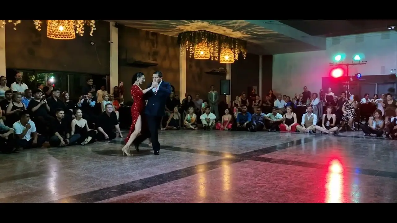 Video thumbnail for Moira Castellano y Octavio Fernández ( tango Salta fest)