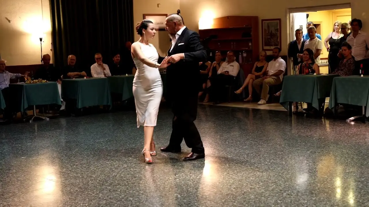 Video thumbnail for Jorge Pahl i Solène Vanhaecke a Milonga Casa València Maig 2025 1