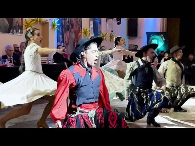 Video thumbnail for Compañia Folklórica Popular de Leonardo Freire. En lo de Balmaceda Milonga 22may25 (4)