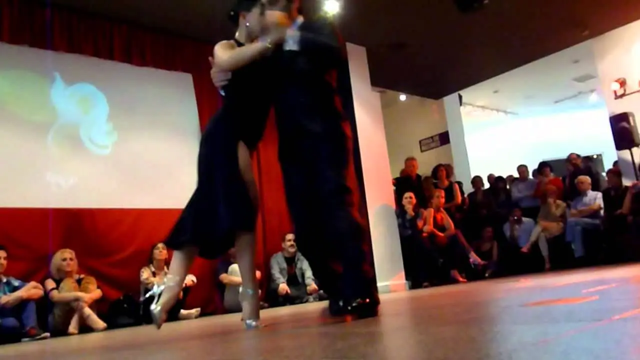 Video thumbnail for 3 Milonga del Patio presenta: Fernando Carrasco & Jimena Hoeffner  "Loca"