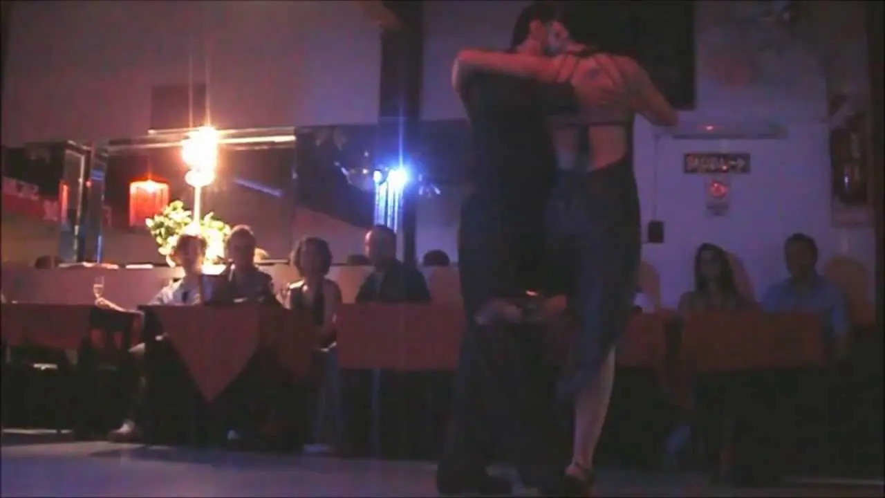 Video thumbnail for Jimena Hoeffner y Fernando Carrasco - Milonga 10 - I