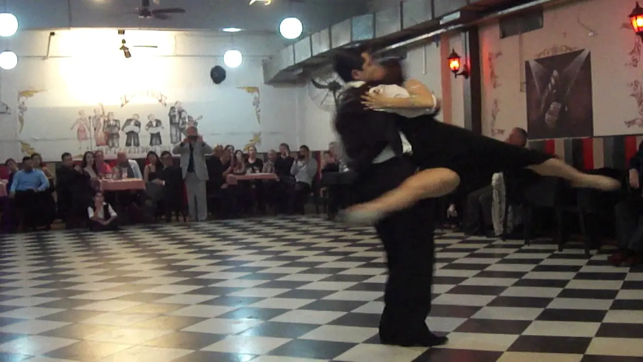 Video thumbnail for Sin Rumbo, bailan Alejandra Armenti y Daniel Juarez, 4-4