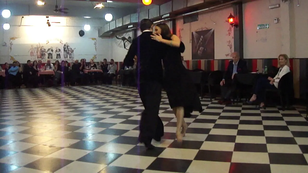 Video thumbnail for Sin Rumbo, bailan Alejandra Armenti y Daniel Juarez, 3-4