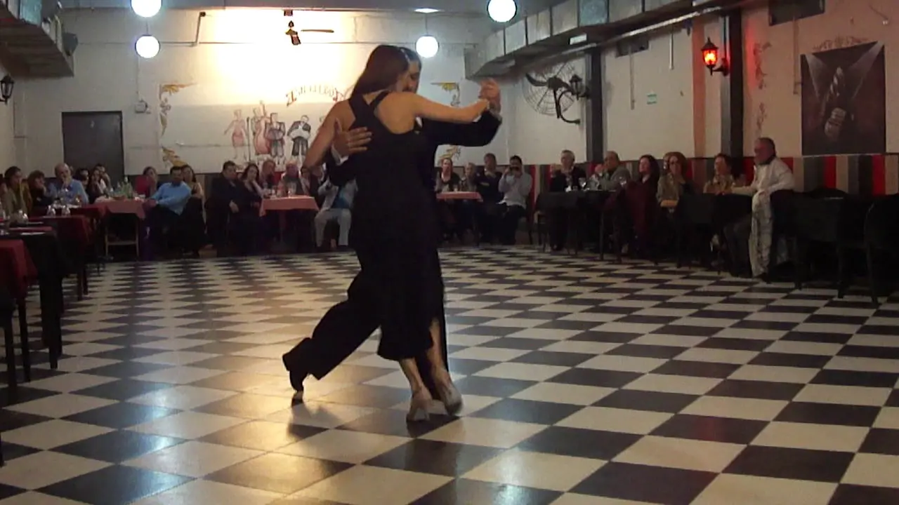 Video thumbnail for Sin Rumbo, bailan Alejandra Armenti y Daniel Juarez, 1-4