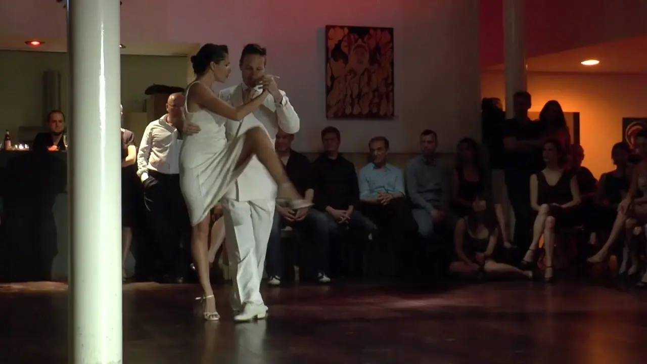 Video thumbnail for Santiago Fina & Samantha Dispari in Santa Milonguita (1) "Farol" O.Pugliese