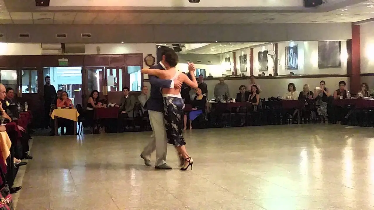 Video thumbnail for Natasha Arape y Marcos Morinigo en La Baldosa - Gime el viento