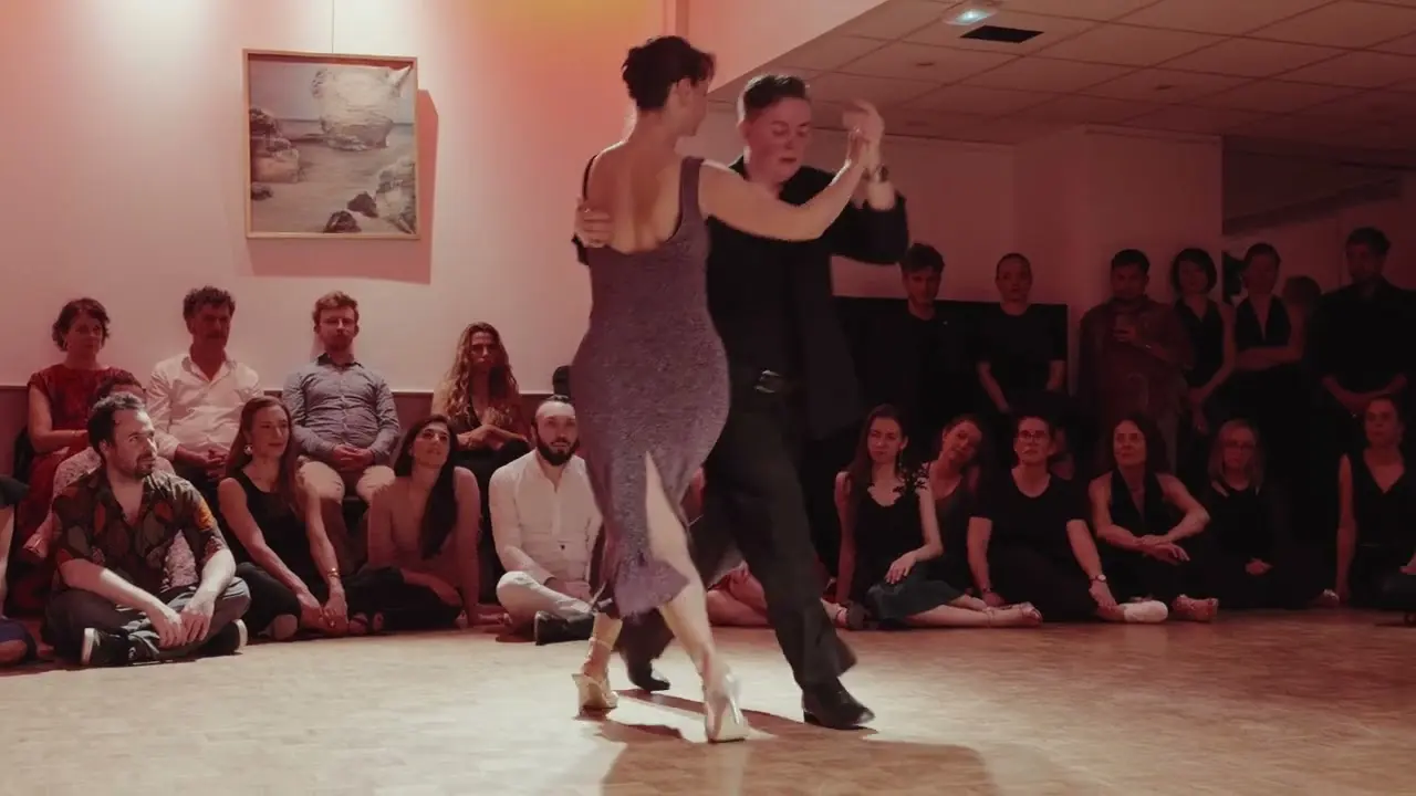 Video thumbnail for Veronica Toumanova and Asya Moiseeva - Fantasma