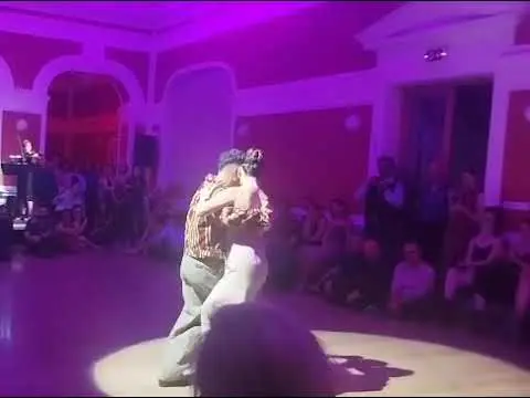 Video thumbnail for Martin Vicente y Ayelen Urrutìa - Viviani - Gente de Tango 