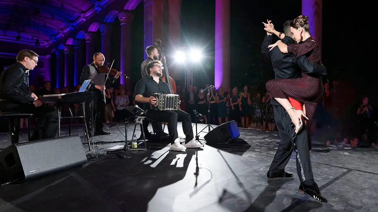 Video thumbnail for Michael Nadtochi & Elvira Lambo - SOLO TANGO ORQUESTA: La Cumparsita 4K Video