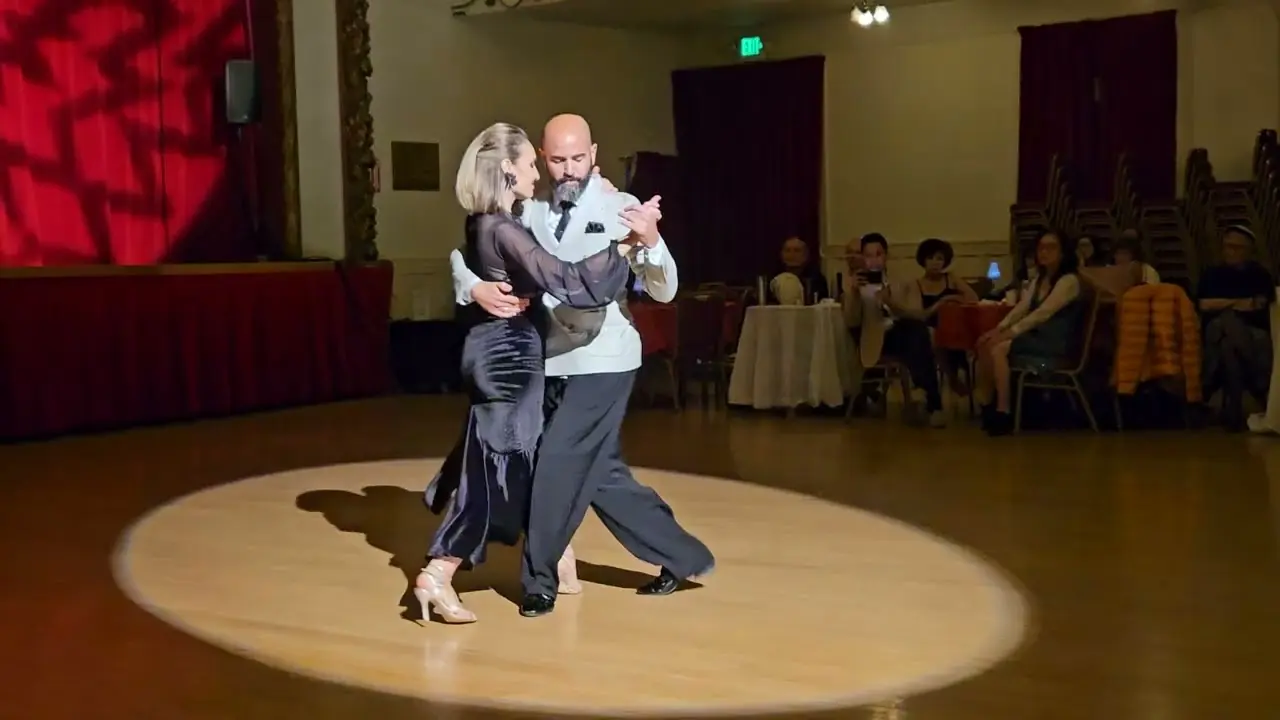 Video thumbnail for Lorena Gonzales y Gaston Camejo at Vecher milonga (2 of 3)