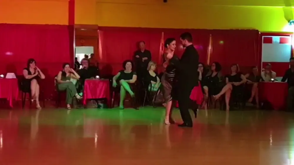 Video thumbnail for Pam Est Là & Danilo Maddalena   I 2 Corazones   Milonga La Cumparsita 2/4