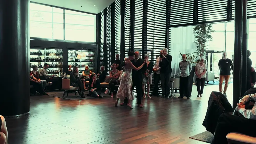 Video thumbnail for Inês Gomes & Cédric Basso, Tango Passion Evian, mars 2023 4/4