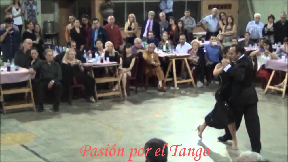 Video thumbnail for JULIANA MAGGIOLI y MAXIMILIANO CRISTIANI Bailando el Tango  TRAGO AMARGO en LA MILONGA DEL MORAN