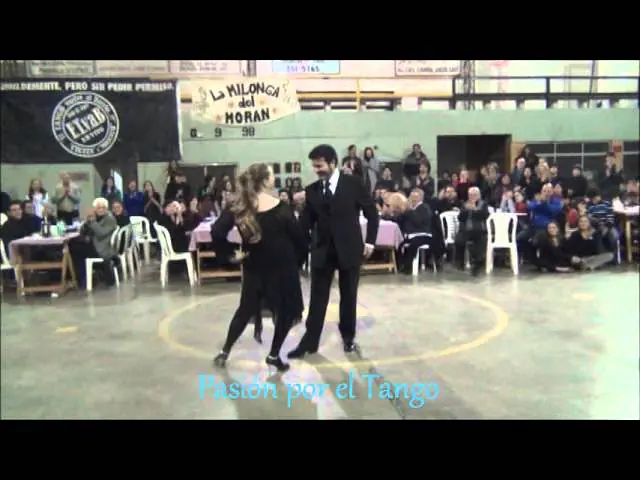 Video thumbnail for MARIA Y CARLOS RIVAROLA Bailando VIEJA DANZA QUERIDA en la MILONGA DEL MORAN