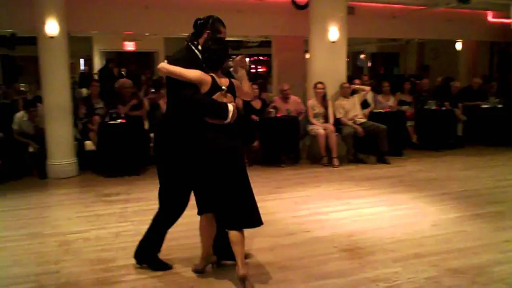 Video thumbnail for Veronica Palacios & Omar Quiroga: Argentine Tango/milonga @ Amarra's (2 of 3)