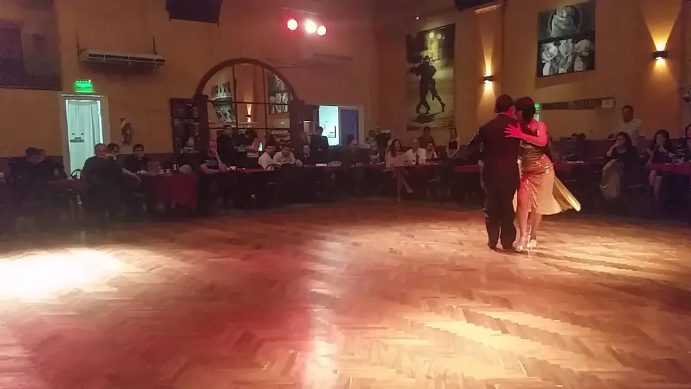 Video thumbnail for Milonga Querida - Julieta Questa y Rauli Choque en Soho Tango