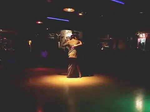 Video thumbnail for Paula Tejeda y Lucas Carrizo bailando en la Milonga 10 el martes 9 de noviembre de 2010.