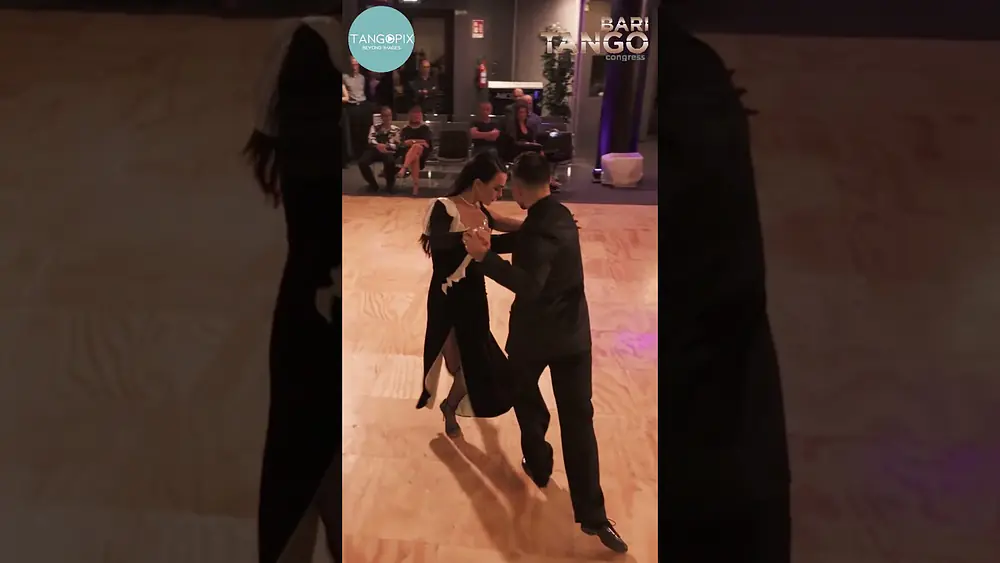 Video thumbnail for BARI TANGO CONGRESS '24 - Julián Vilardo & Laia Barrera dance Carlos Di Sarli - El abrocho