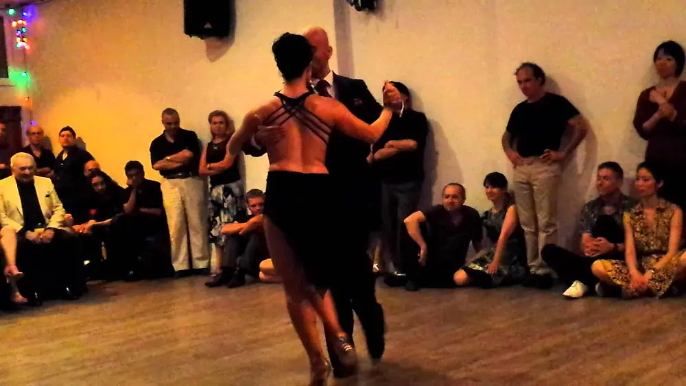 Video thumbnail for Argentine tango: Adriana Salgado & Orlando Reyes - Saca chispas
