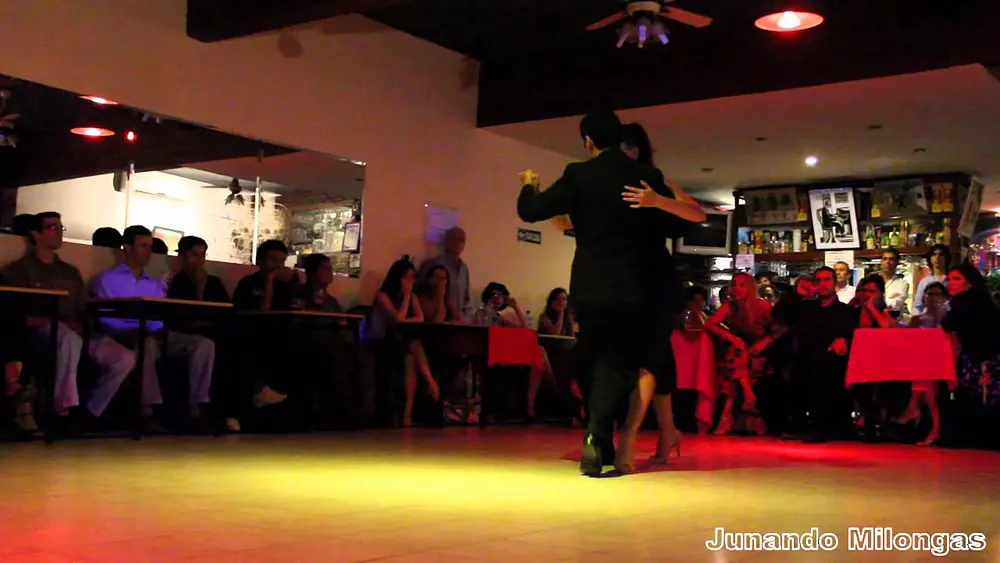 Video thumbnail for CRISTIAN CORREA Y FATIMA VITALE EN LA MILONGA 10 (Tango)