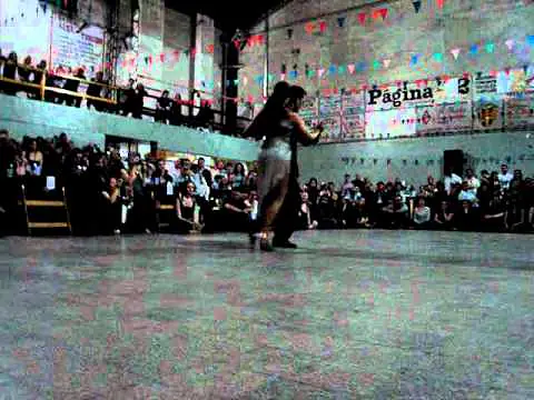 Video thumbnail for Demian Garcia y Noelia Soldera bailan en La Milonga del Moran