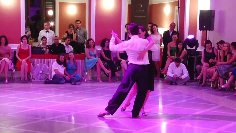 Video thumbnail for Sigrid Van Tilbeurgh y Dominic Bridge - Tango Cazino 2012 - 5/5