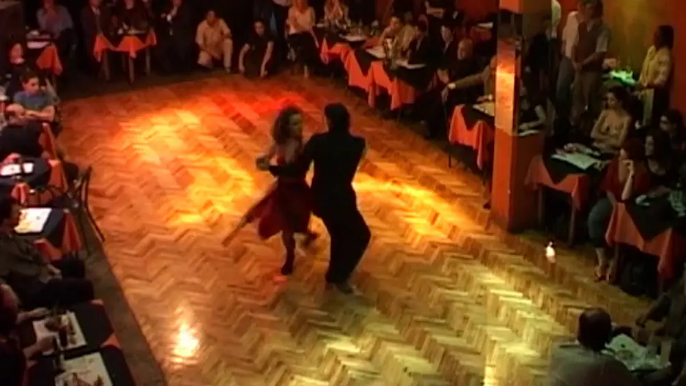 Video thumbnail for Gustavo Rosas. Tango con Cristina Cortes en Porteño Y Bailarín.Bs. As. 2004.Argentina.