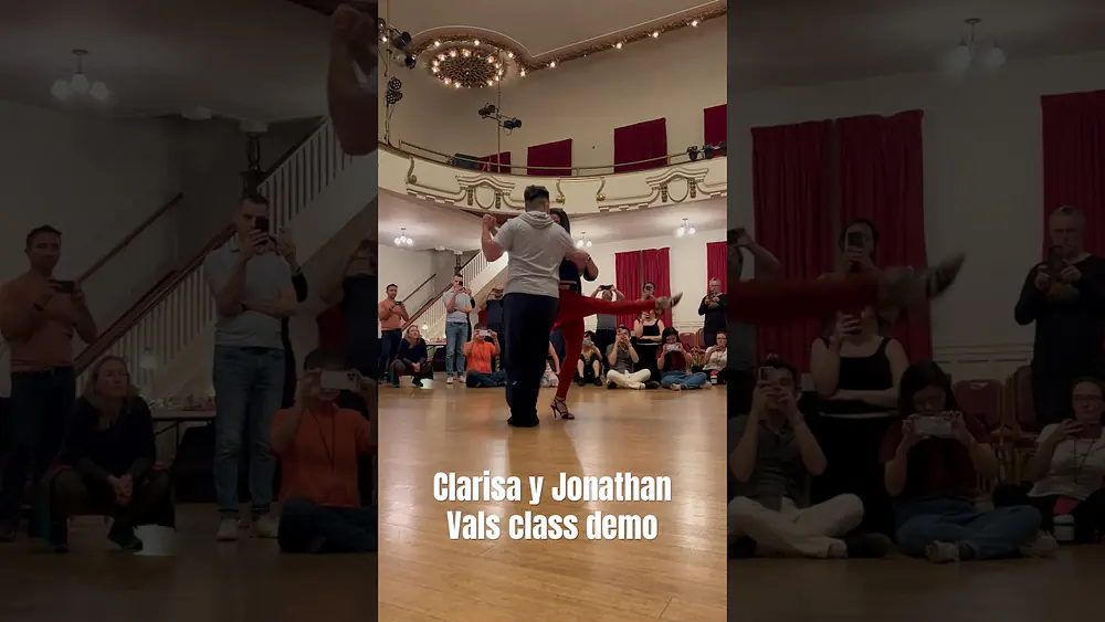 Video thumbnail for Clarisa Aragón y Jonathan Saavedra Mascarita | Vals class demo #アルゼンチンタンゴ #argentinetango #shorts