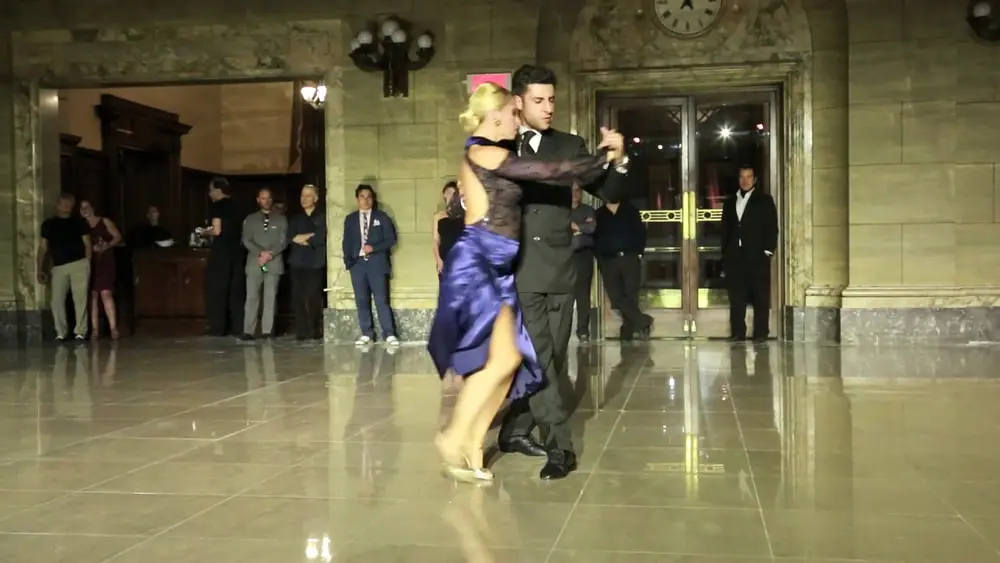 Video thumbnail for HERNAN GASTON LAZART et ANALIA CENTURION "Como Se Muere De Amor" (tango)