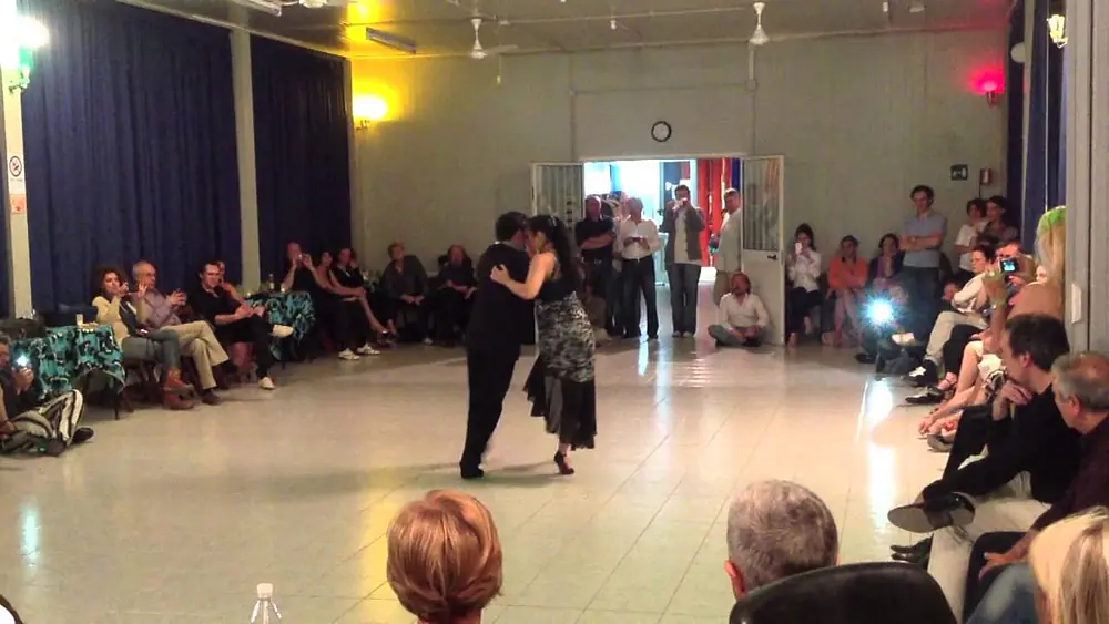 Video thumbnail for Tango D'Arienzo en Bologna Georgina & Oscar Mandagaran Mayo 2013 - 2