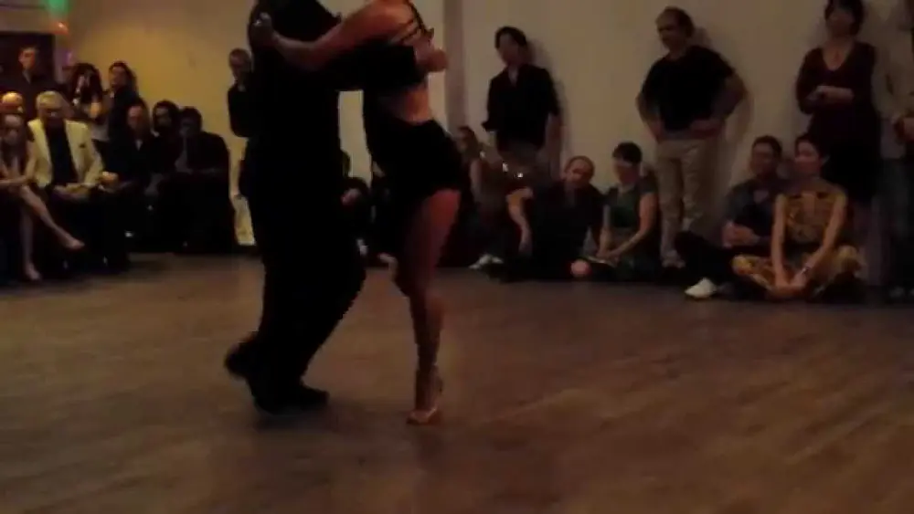 Video thumbnail for Argentine tango: Adriana Salgado & Orlando Reyes - Pájaro Herido