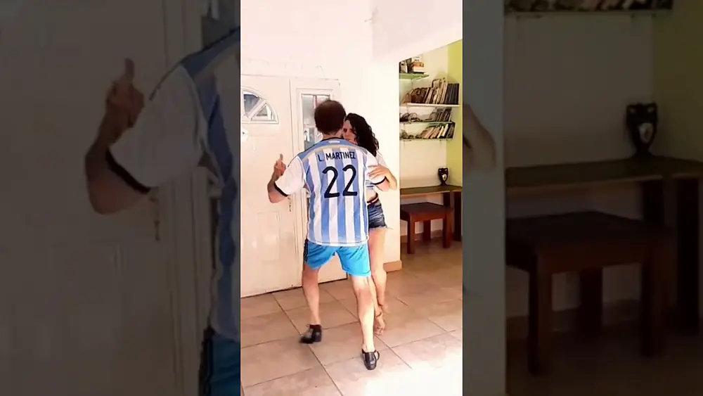 Video thumbnail for Secuencia futbolera . transmisión de tango de pistan °11 . Damian Esell y Noelia Soldera