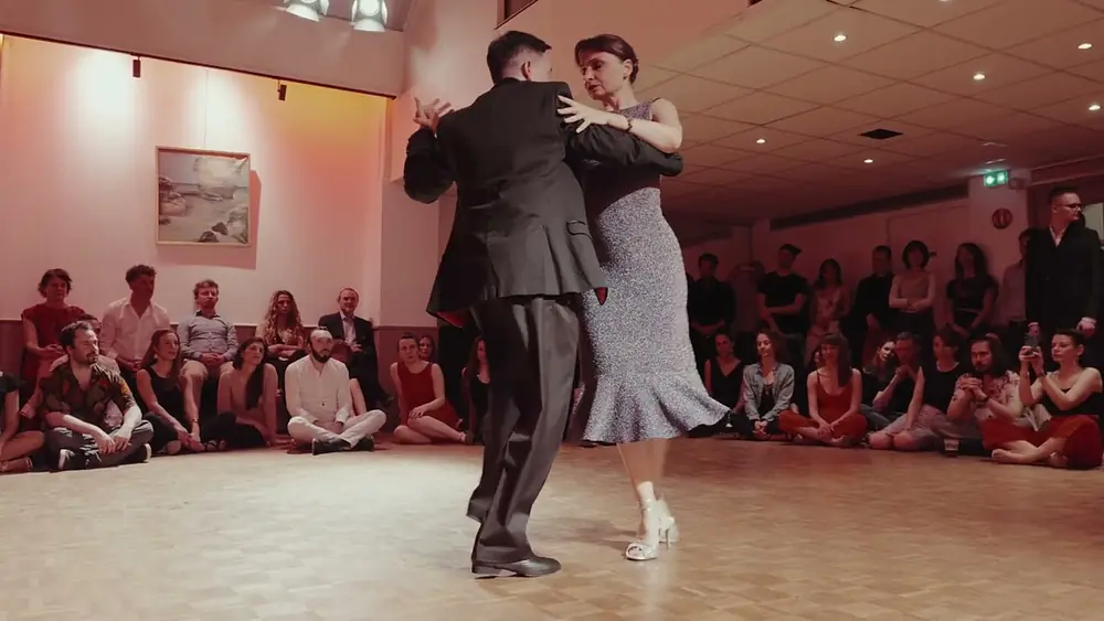 Video thumbnail for Veronica Toumanova and Asya Moiseeva - Enamorado
