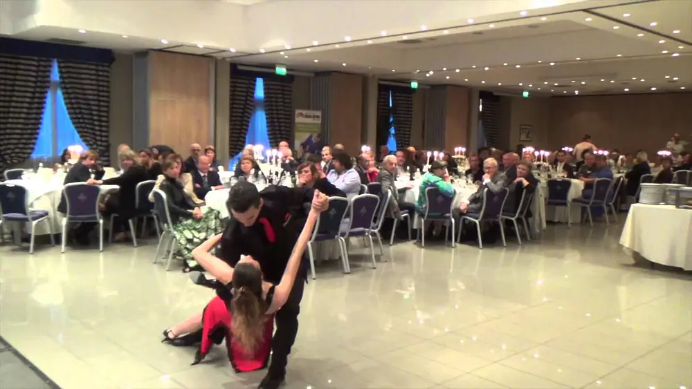 Video thumbnail for Andrea Vighi e Chiara Benati - Tango Improvvisato - Viviani di Carlos Di Sarli