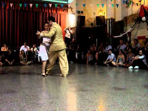 Video thumbnail for Bárbara Wainnright y Mario De Camilis bailando en La Kermesse Tango