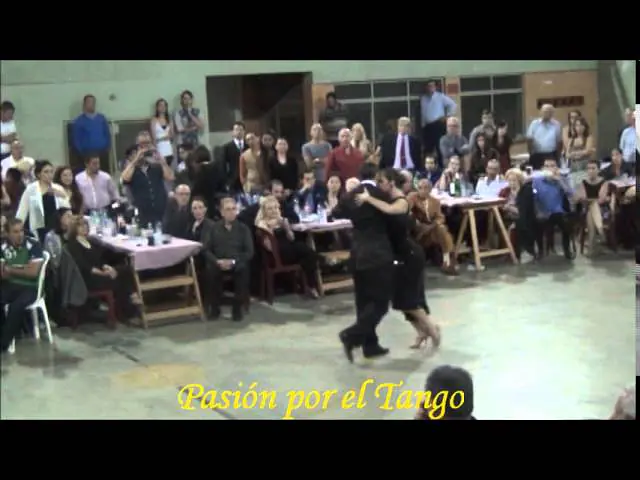 Video thumbnail for JULIANA MAGGIOLI y MAXIMILIANO CRISTIANI Bailando el Tango ASÍ SE CANTA en LA MILONGA DEL MORAN