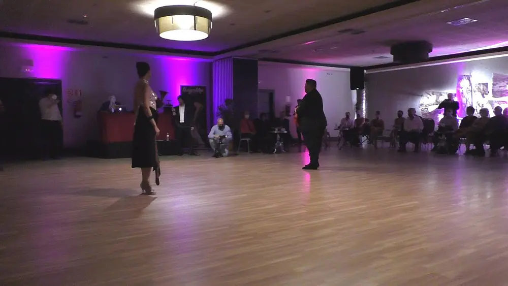 Video thumbnail for 2021 Cristian Palomo y Melisa Sacchi en Oviedo Tango Festival 4/4