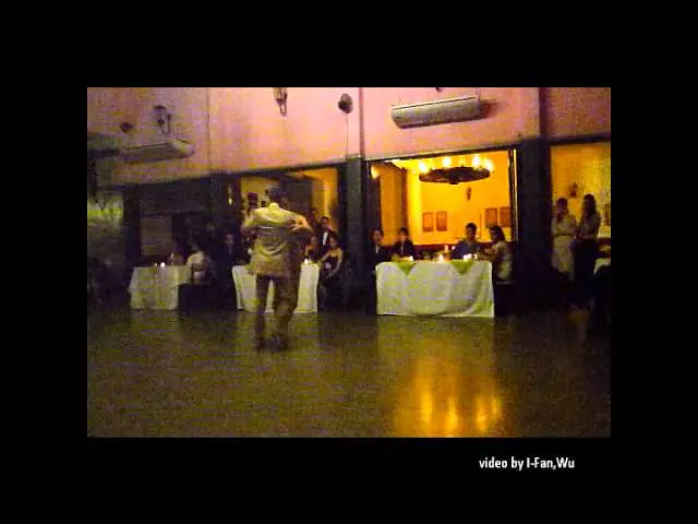 Video thumbnail for Claudio Gonzalez & Melina Brufman en milonga " FRUTO DULCE TANGOS "  28 / 09 / 2011