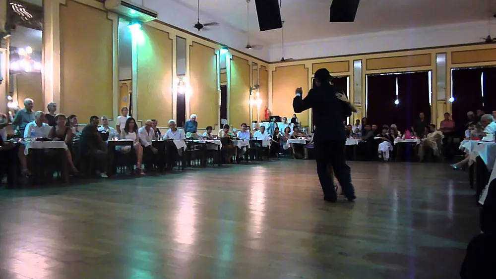 Video thumbnail for Julieta Qüesta y Rauli Choque en Milonga de Los Zuccas