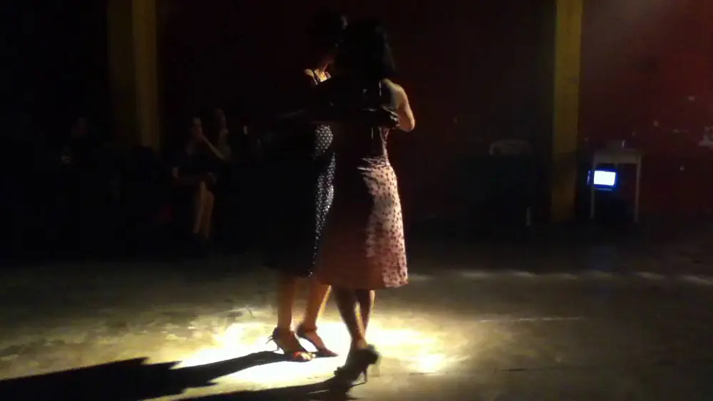 Video thumbnail for Suyai Serpa y Celeste Rodriguez bailan Fruta Amarga en la Milonga de la Cultura del Barrio