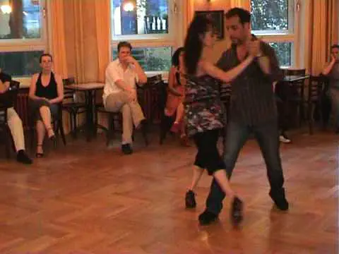 Video thumbnail for Tango Argentino práctica Karin Solana y Gustavo Vidal 01.07.2009