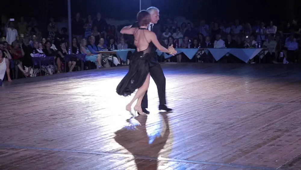 Video thumbnail for Natalia Lavandeira y Roberto Reis 2 - Elba World Tango Festival 2016