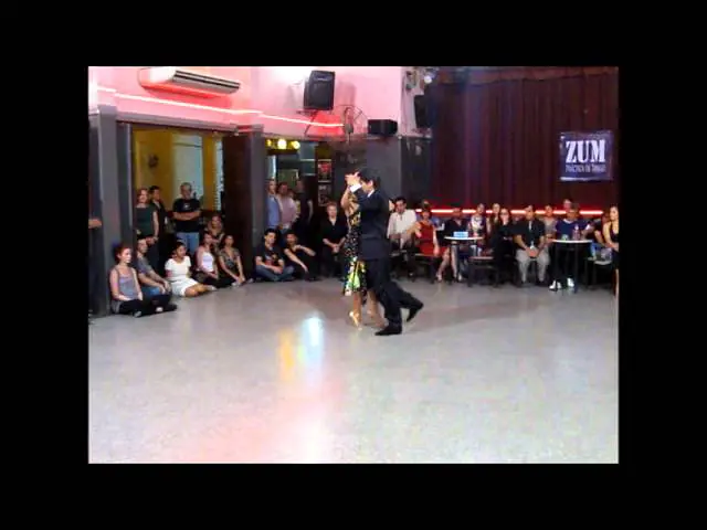 Video thumbnail for Alejandra Hobert y Adrián Veredice en ZUM!