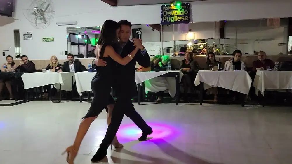 Video thumbnail for Noelia Coletti and Pablo Giorgini - performance at Si sos brujo milonga on August 27, 2022