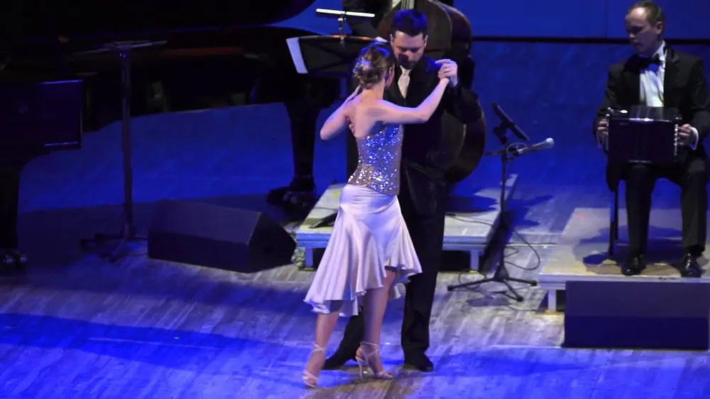 Video thumbnail for Javier Rodriguez - Noelia Barsi - Solo Tango orquesta  "De Floreo"