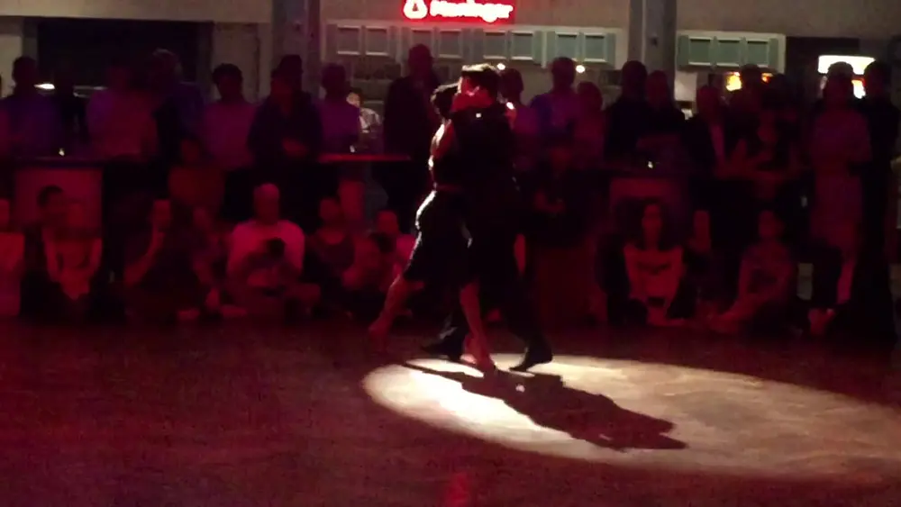 Video thumbnail for Jonathan Saavedra y Clarisa Aragon 1/4