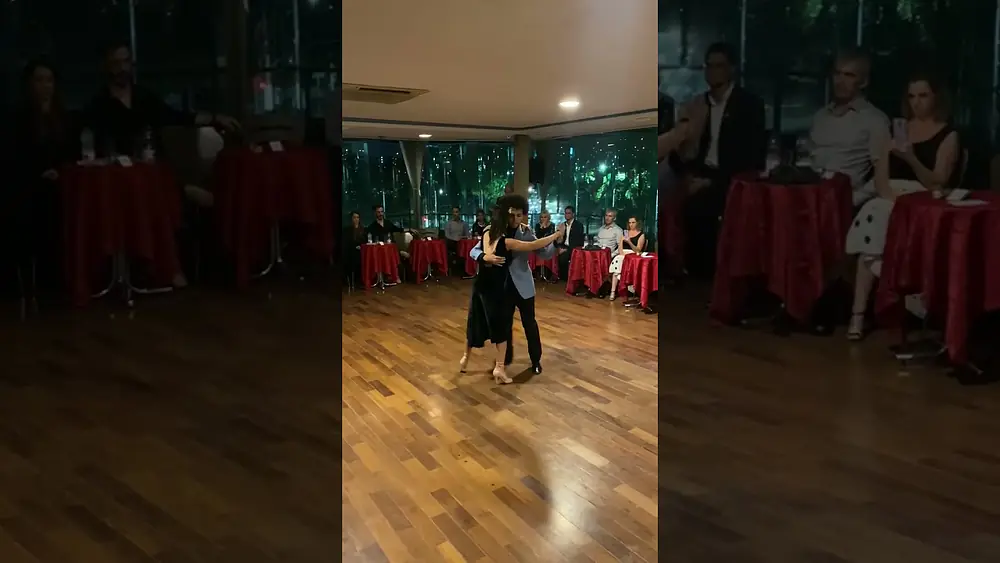 Video thumbnail for Gaby Mataloni & Vini Souza em la 2x4 Milonga Oct/22 1/3