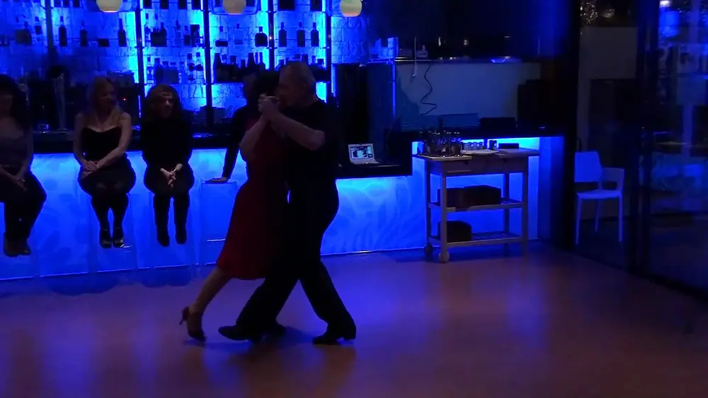 Video thumbnail for Juana García y Julio Robles - "El vals de los quince años"